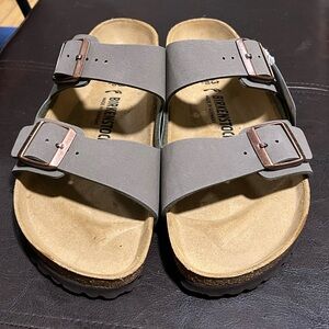 NWT Birkenstock Arizona Sandals Stone Narrow Width, size EU 43